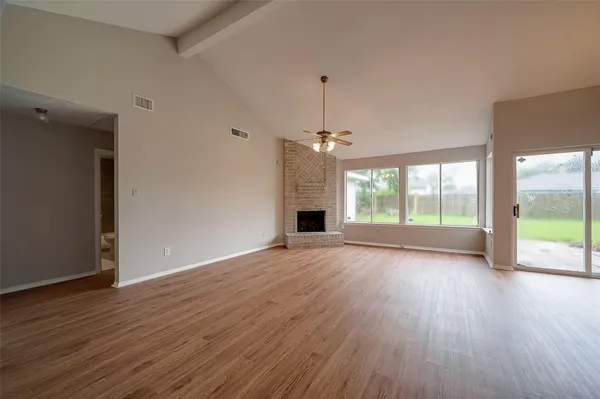 $1,950 | 1126 West Belgravia Drive, Pearland, TX 77584