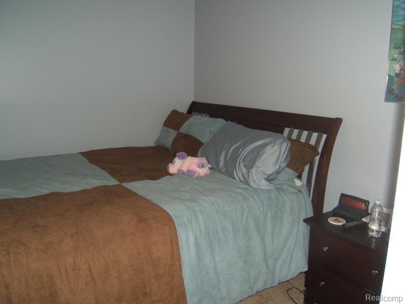 574 Tennyson, Unit 76 Rochester, MI 48307 - Photo 8 of 13 mybedrm1.jpg