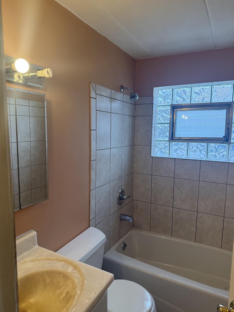 5241 North East River Road, Unit 1C Chicago, IL 60656 - Photo 7 of 12