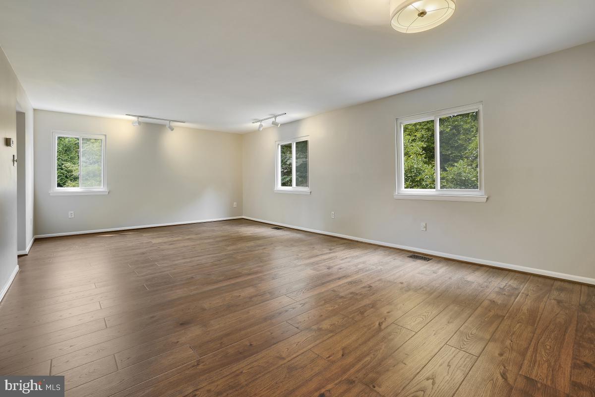 1530 Goldenrain Court Reston, VA 20190 - Photo 14 of 50 Living Room/Dining Room