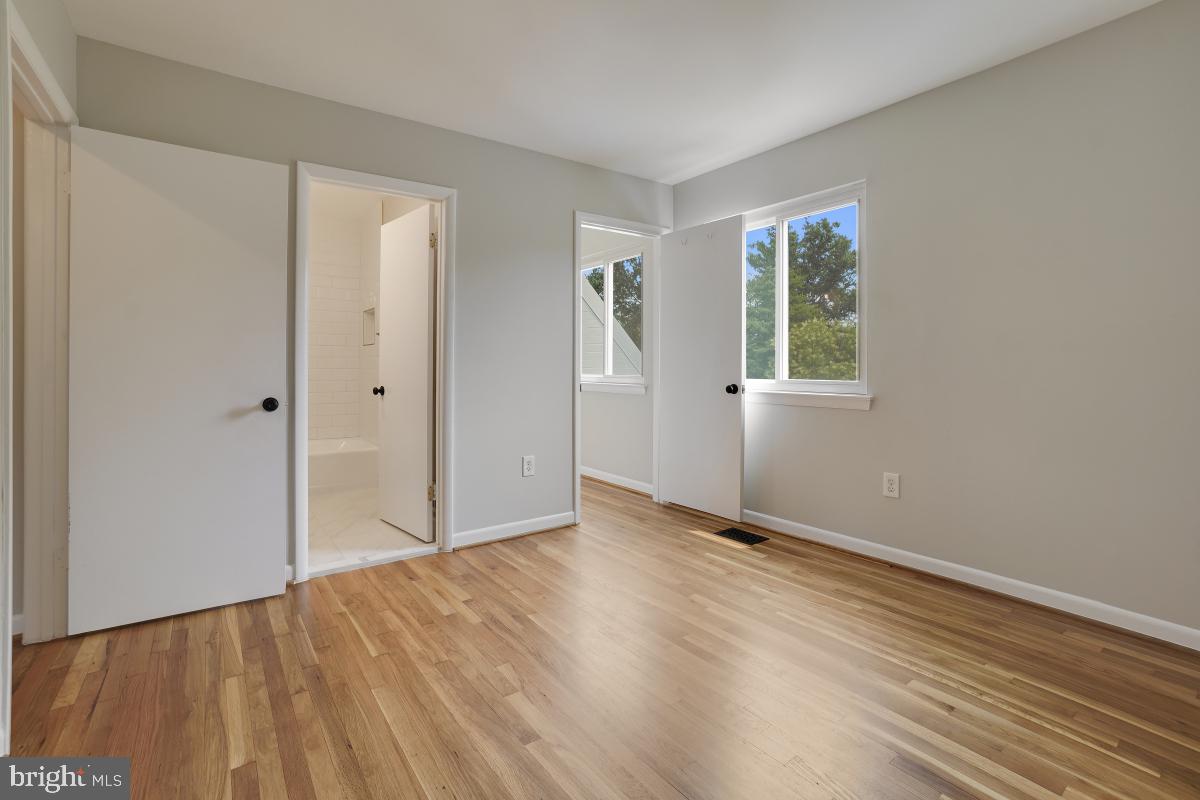 1530 Goldenrain Court Reston, VA 20190 - Photo 26 of 50 Primary Bedroom/Bath & Walk-In Closet