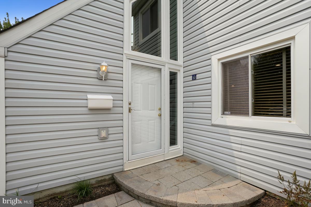 1530 Goldenrain Court Reston, VA 20190 - Photo 3 of 50 Gallery Image 3
