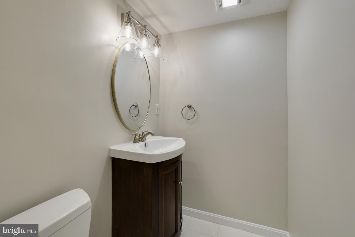 1530 Goldenrain Court Reston, VA 20190 - Photo 44 of 50 Powder ROom