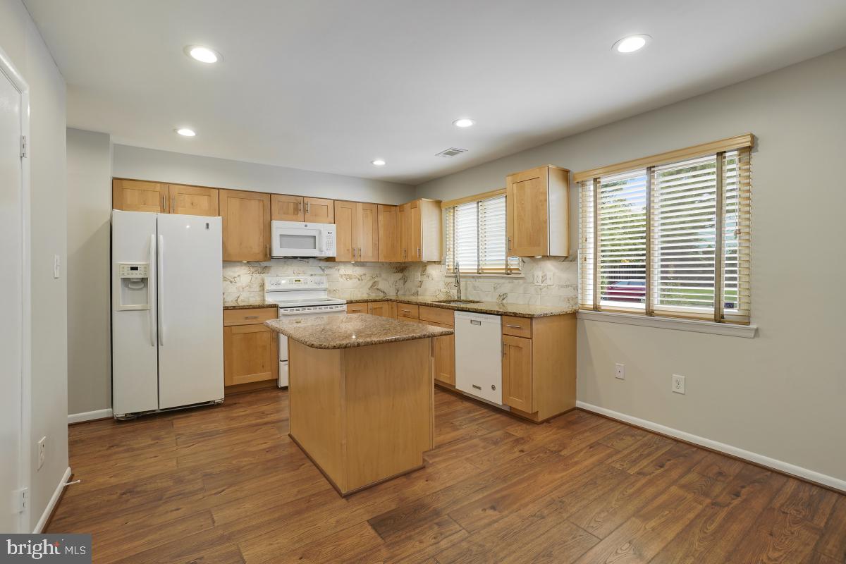 1530 Goldenrain Court Reston, VA 20190 - Photo 6 of 50 Gallery Image 6
