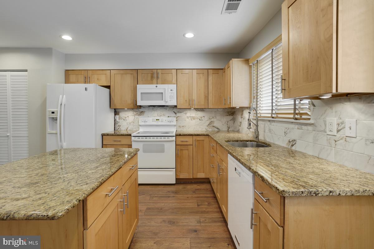 1530 Goldenrain Court Reston, VA 20190 - Photo 7 of 50 Gallery Image 7