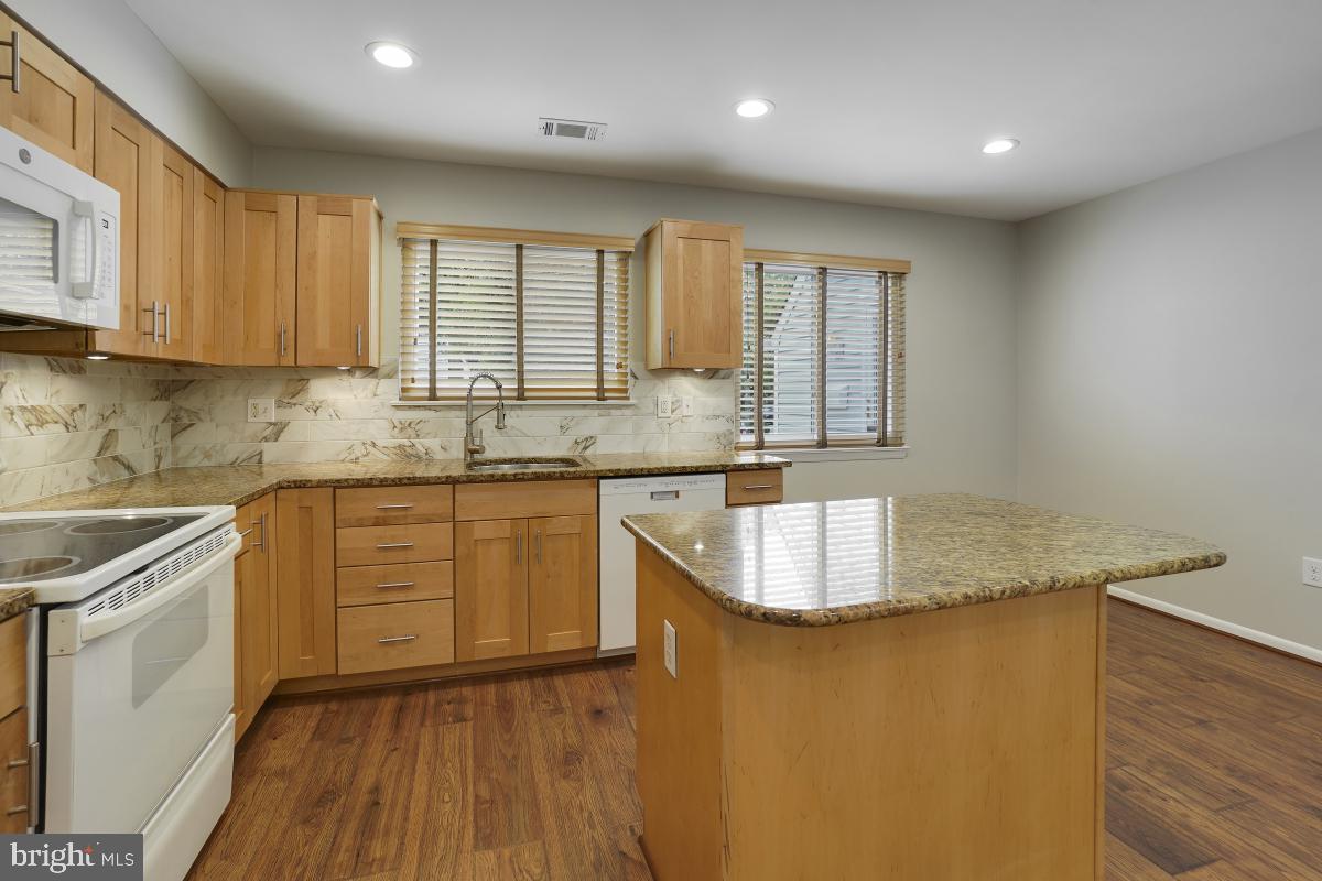 1530 Goldenrain Court Reston, VA 20190 - Photo 9 of 50 Gallery Image 9