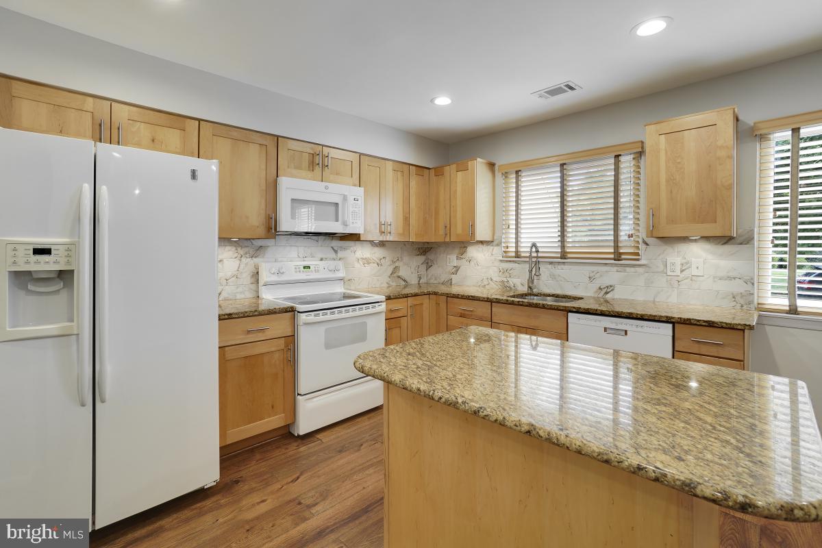 1530 Goldenrain Court Reston, VA 20190 - Photo 10 of 50 Gallery Image 10
