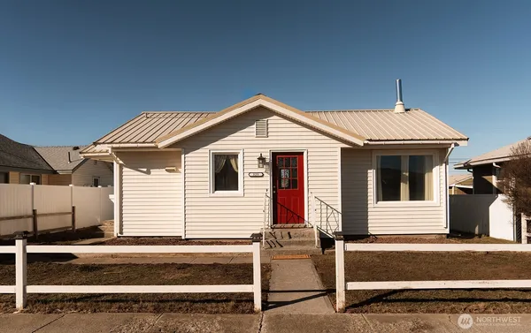 $265,000 | 325 South Almira Avenue, Connell, WA 99326