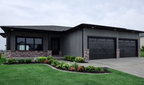 $545,000 | 19 Brookstone Circle, Bloomington, IL 61704