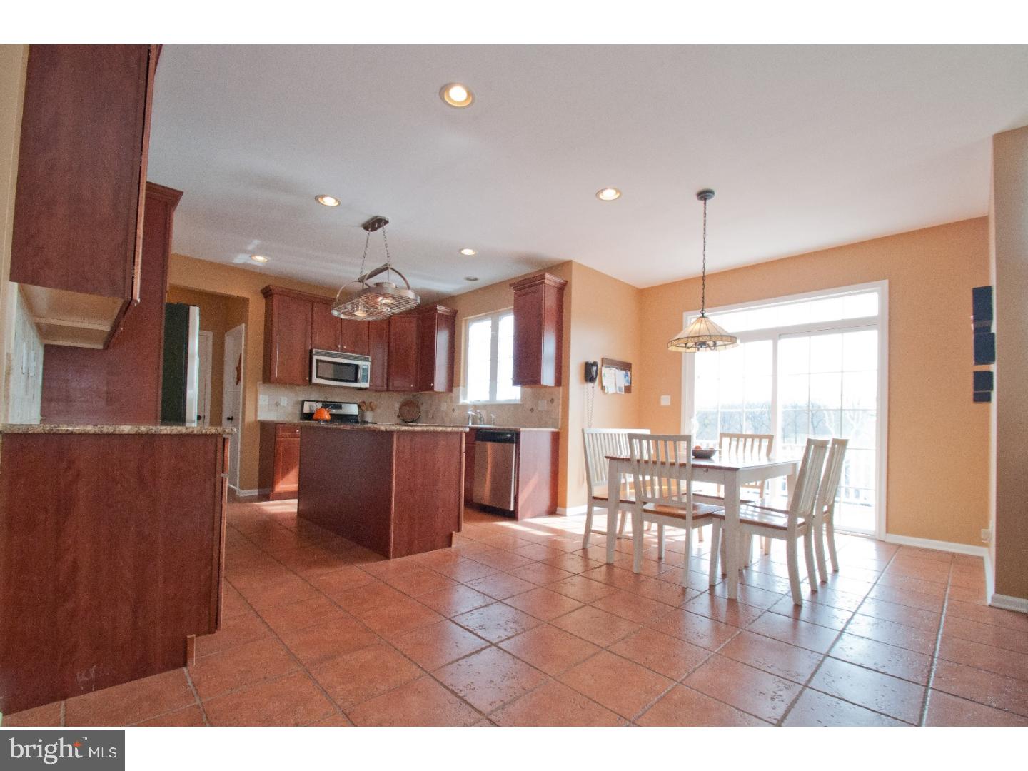 8 Phillips Circle Aston, PA 19014 - Photo 3 of 25