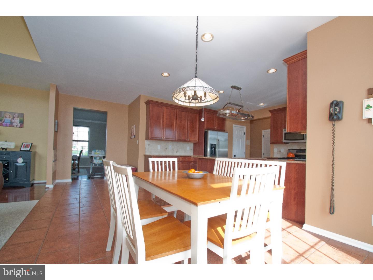 8 Phillips Circle Aston, PA 19014 - Photo 4 of 25