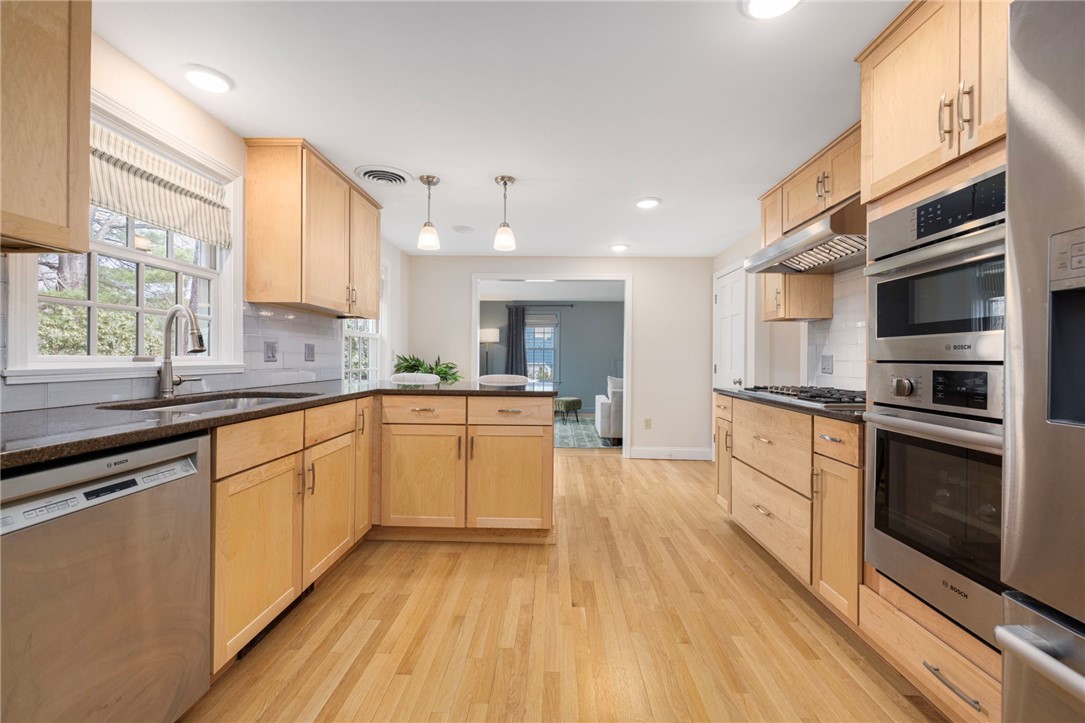 9 Lamson Road Barrington, RI 02806 - Photo 10 of 44