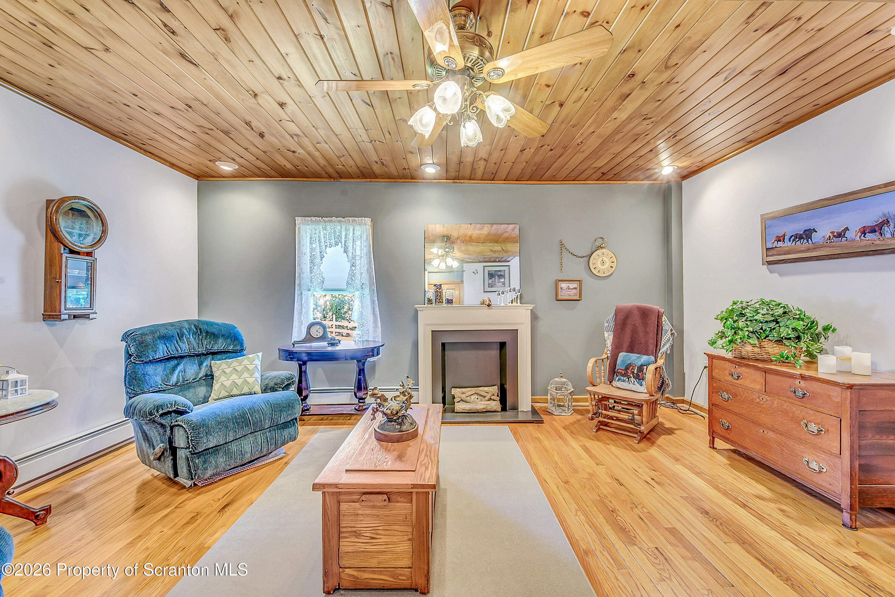 110 Spring Garden Street Moscow, PA 18444 - Photo 39 of 61 Living Room