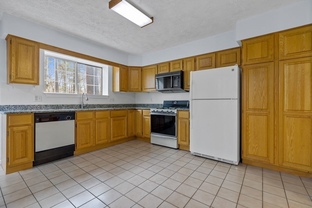 55 East Bluff Road, Unit 55 Ashland, MA 01721 - Photo 6 of 16 Gallery Image 6