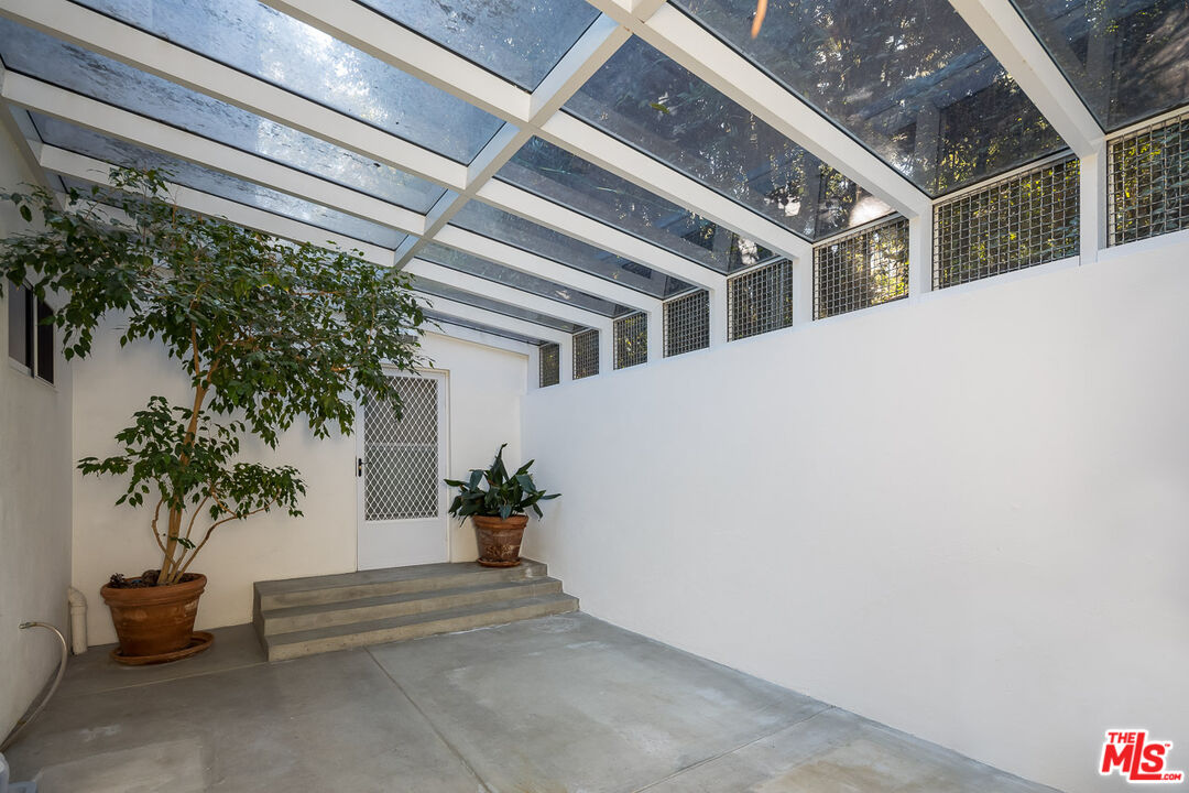 12309 Viewcrest Road Studio City, CA 91604 - Photo 40 of 52 a potted plant sitting on the side of a building