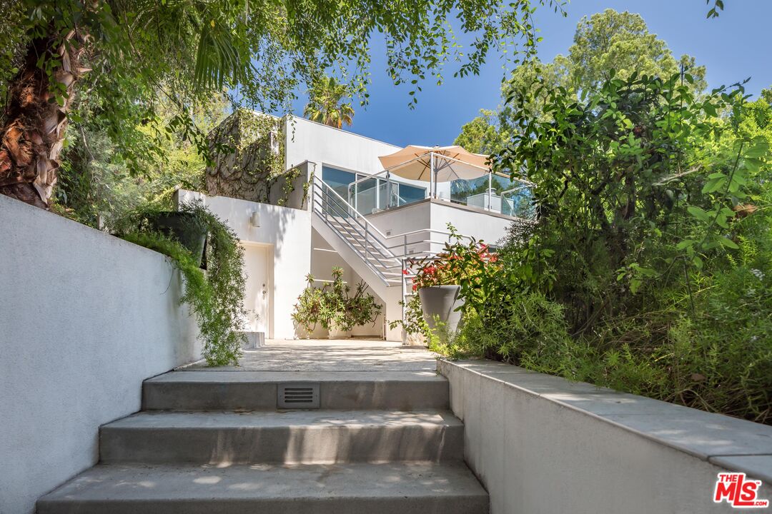 12309 Viewcrest Road Studio City, CA 91604 - Photo 44 of 52 a view of house with tree s