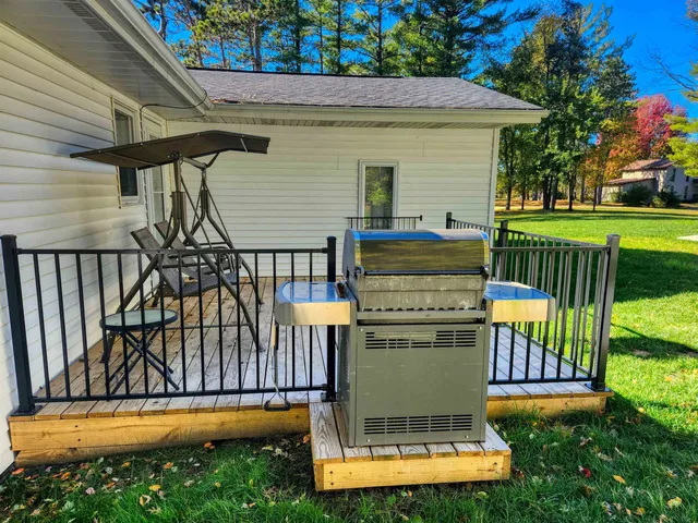 $335,000 | 4-208 Beachcomber Lane, Lake Carroll, IL 61046