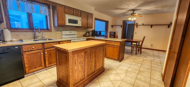 $335,000 | 4-208 Beachcomber Lane, Lake Carroll, IL 61046