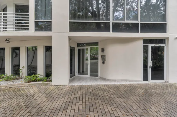 $2,295 | 2100 Brickell Avenue, Unit 305, Miami, FL 33129