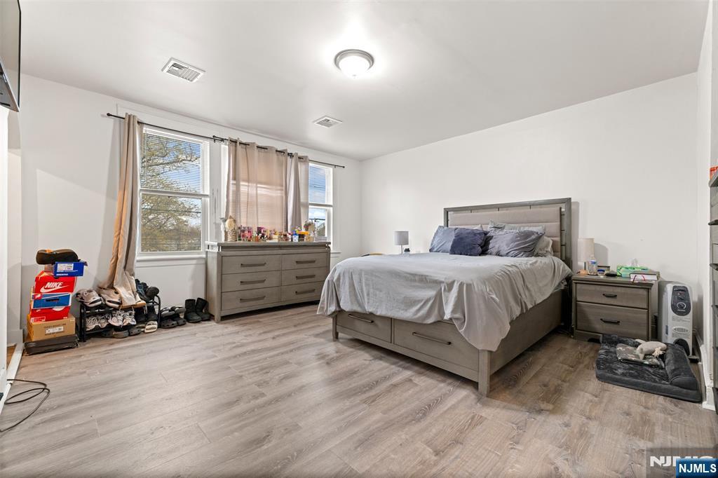 92 South Devine Street Newark, NJ 07106 - Photo 2 of 33 a bedroom with a bed and a tv