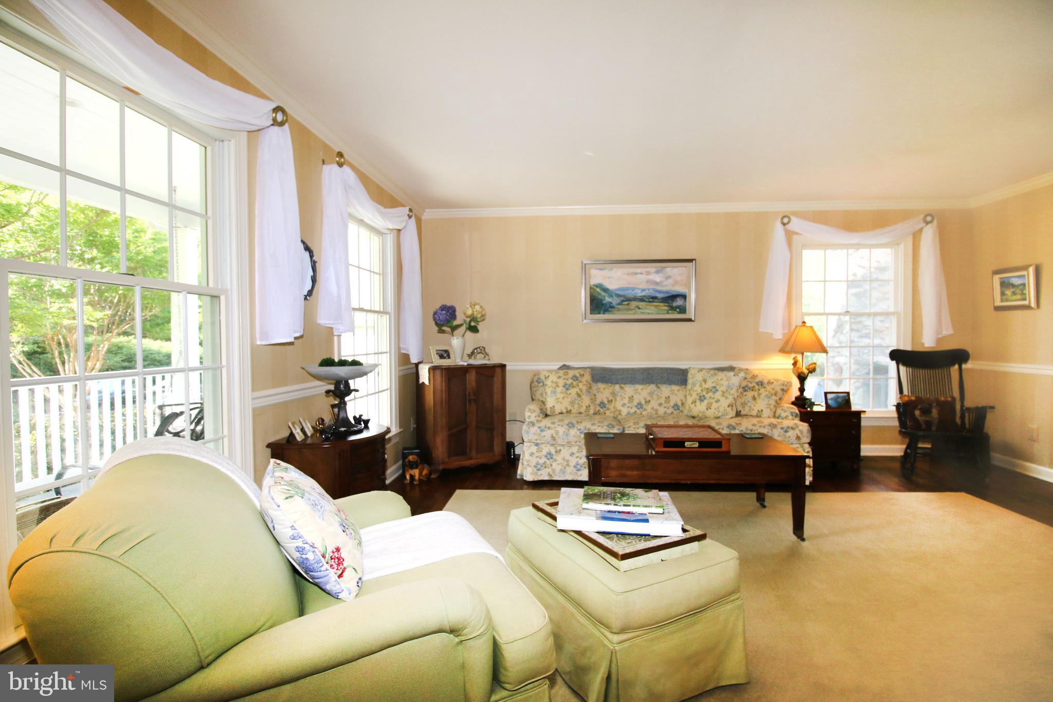5065 Leeds Manor Road Hume, VA 22639 - Photo 39 of 93 Living Room