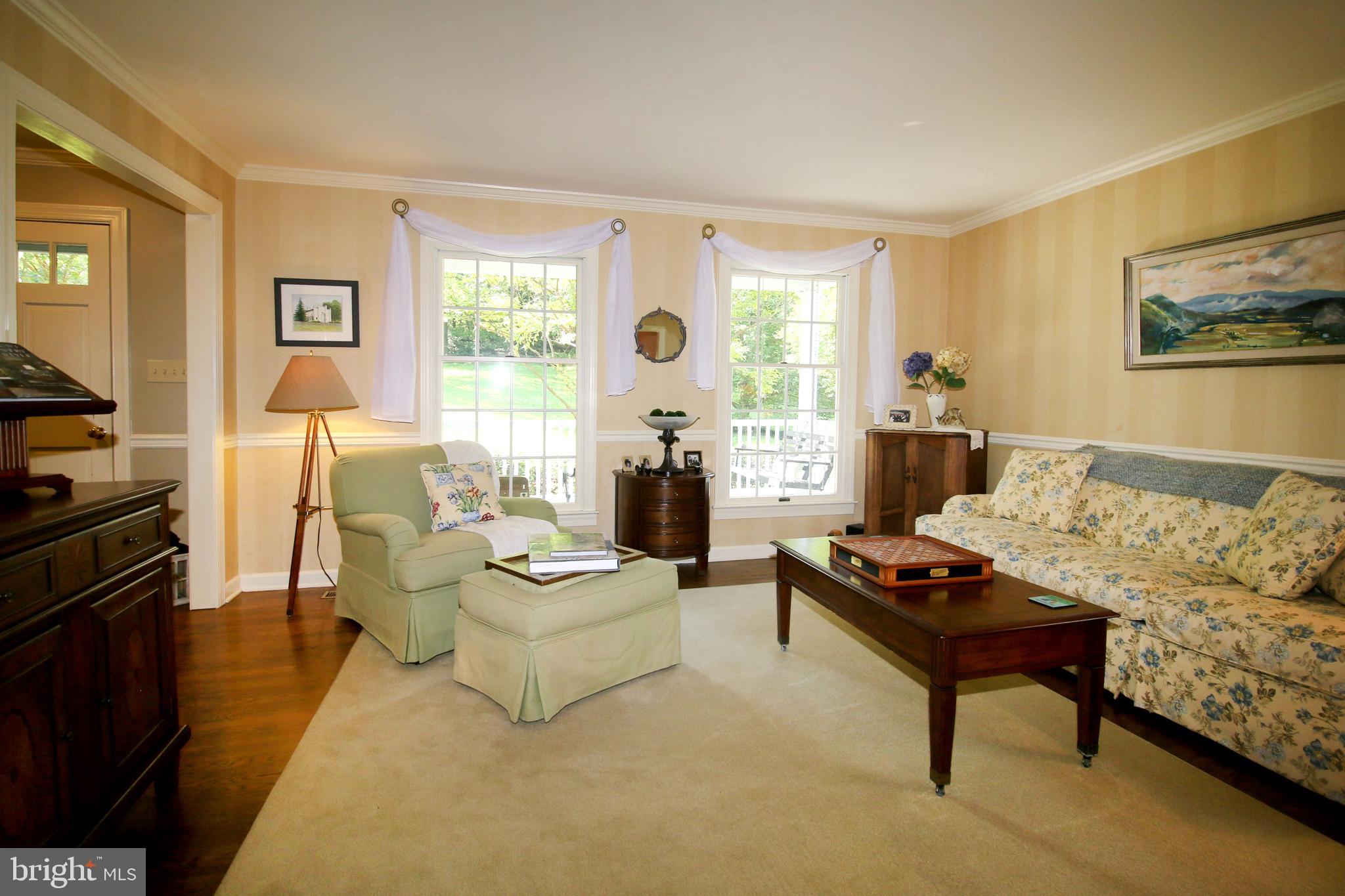 5065 Leeds Manor Road Hume, VA 22639 - Photo 40 of 93 Living Room
