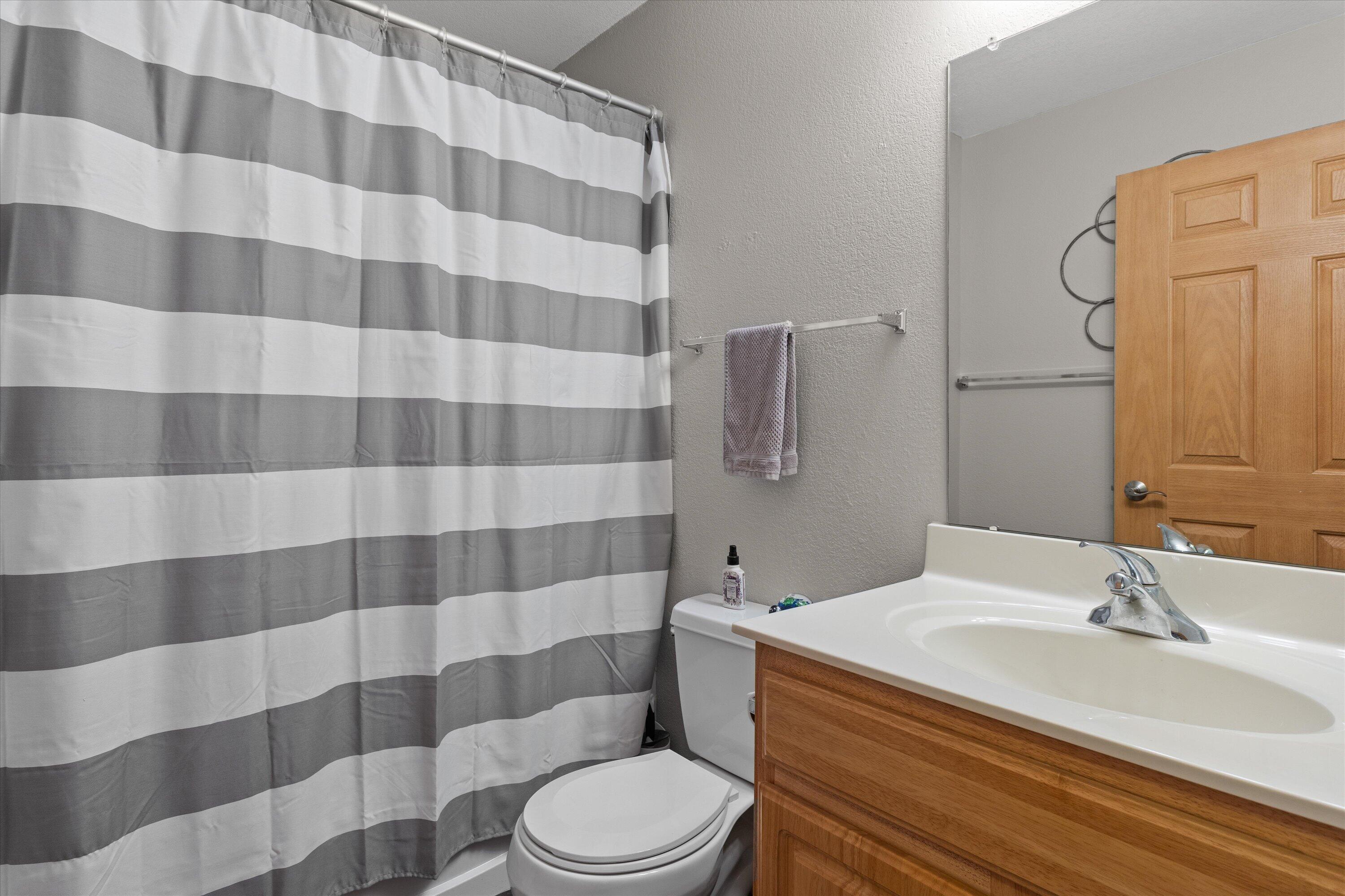6746 100th Place, Unit E Pleasant Prairie, WI 53158 - Photo 16 of 21 Guest Bathroom