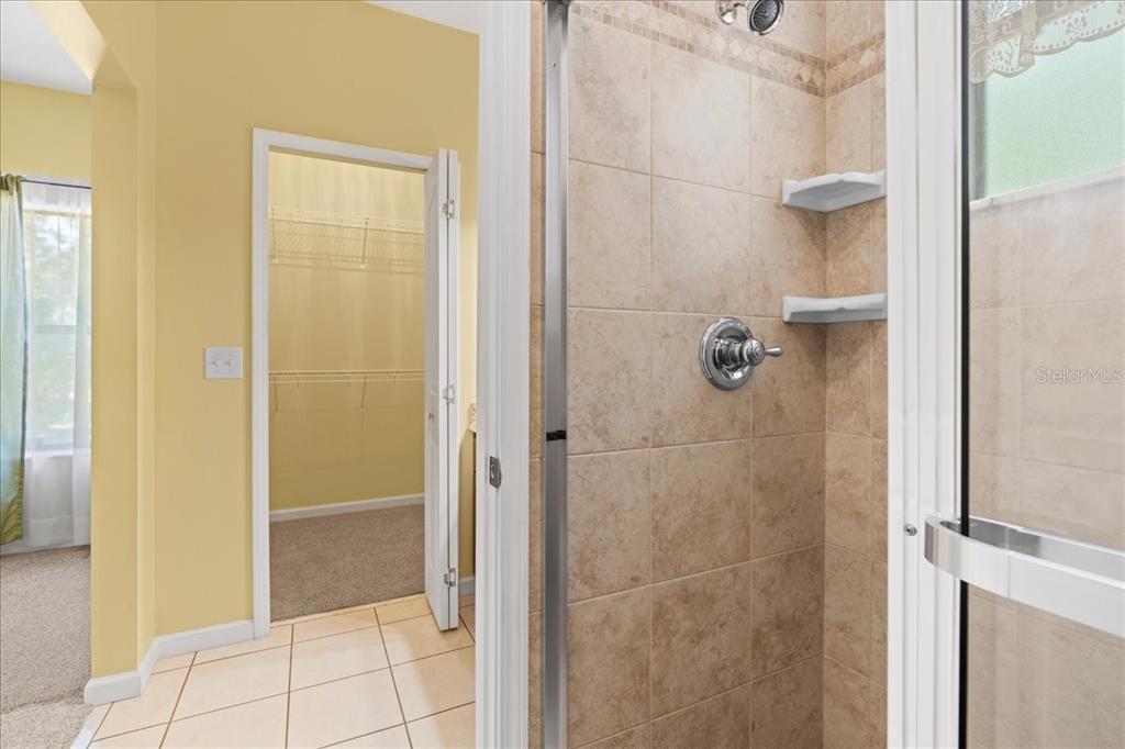 124 Mandarin Lake Road Melrose, FL 32666 - Photo 23 of 46 a bathroom with a shower