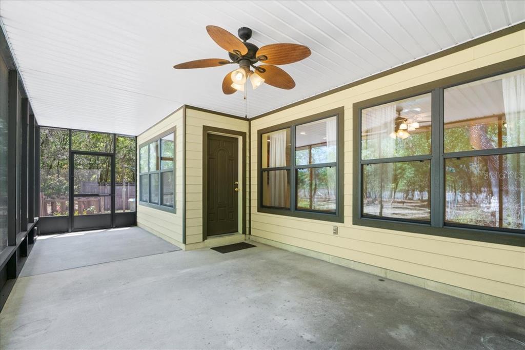 124 Mandarin Lake Road Melrose, FL 32666 - Photo 25 of 46 a view of an entryway
