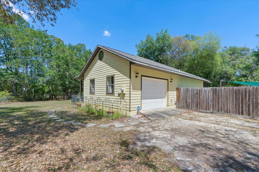 124 Mandarin Lake Road Melrose, FL 32666 - Photo 3 of 46 a view of a house with a yard