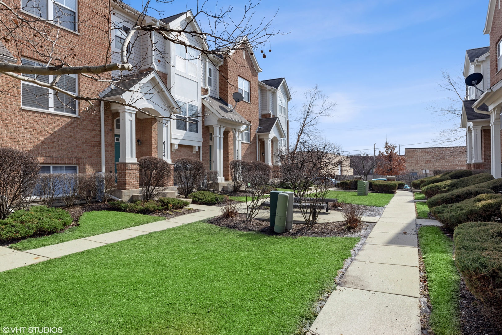 6154 Washington Court Morton Grove, IL 60053 - Photo 2 of 10