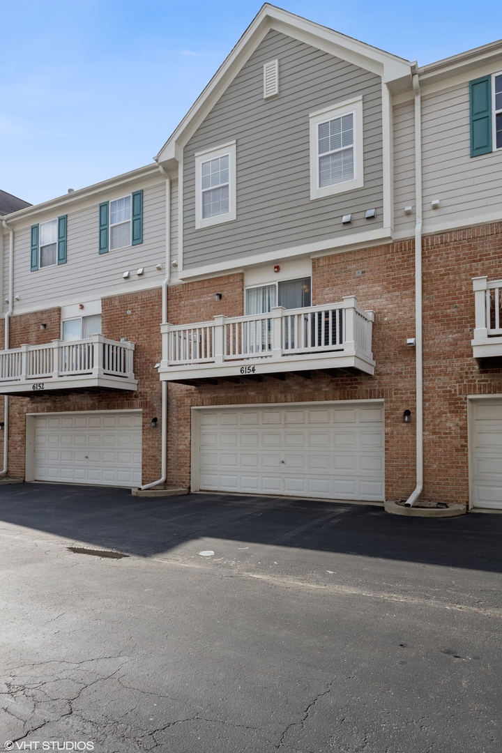6154 Washington Court Morton Grove, IL 60053 - Photo 3 of 10
