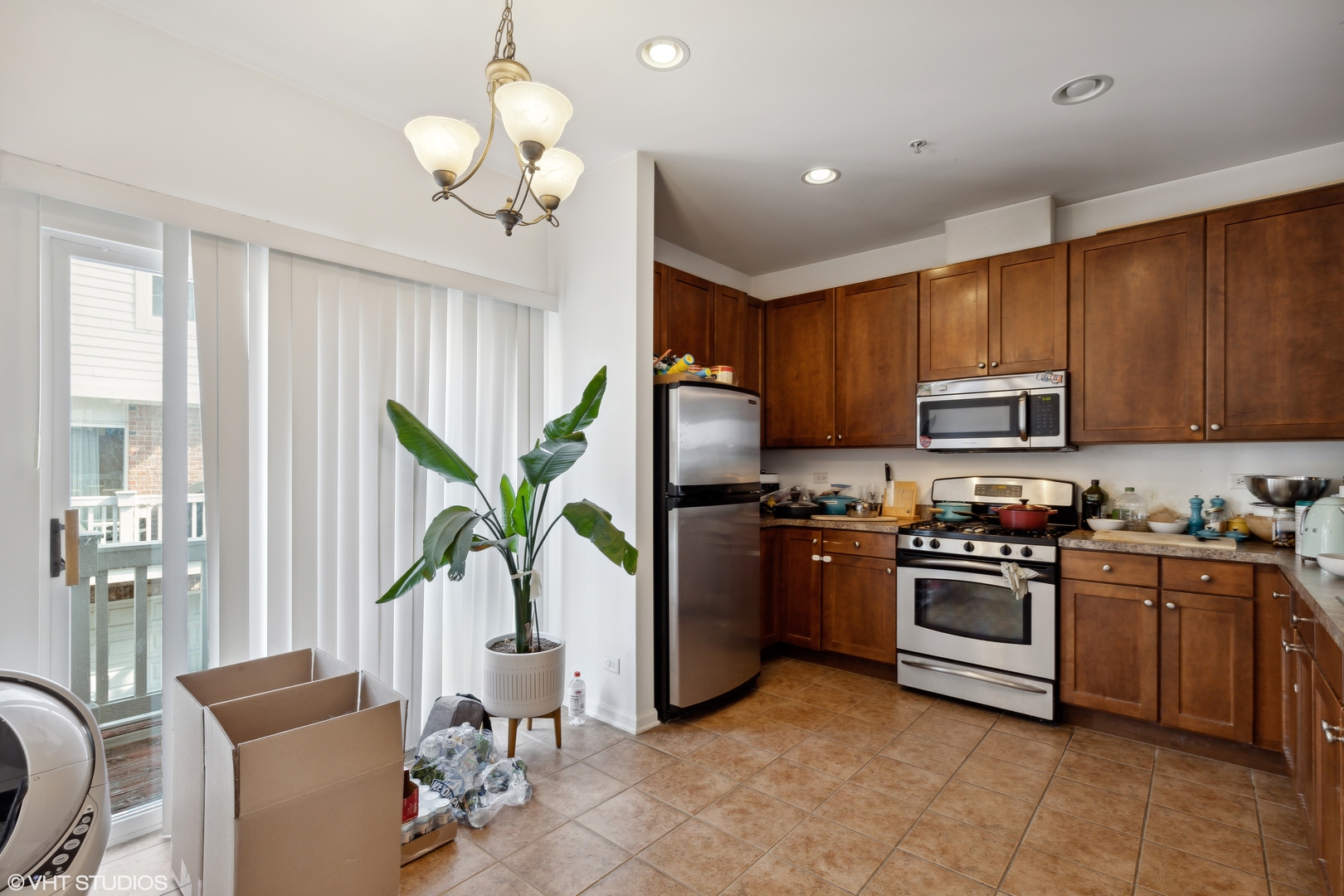 6154 Washington Court Morton Grove, IL 60053 - Photo 4 of 10