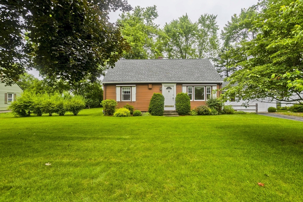 54 Mohawk Drive Springfield, MA 01129 - Photo 2 of 35 a front view of house with yard and green space