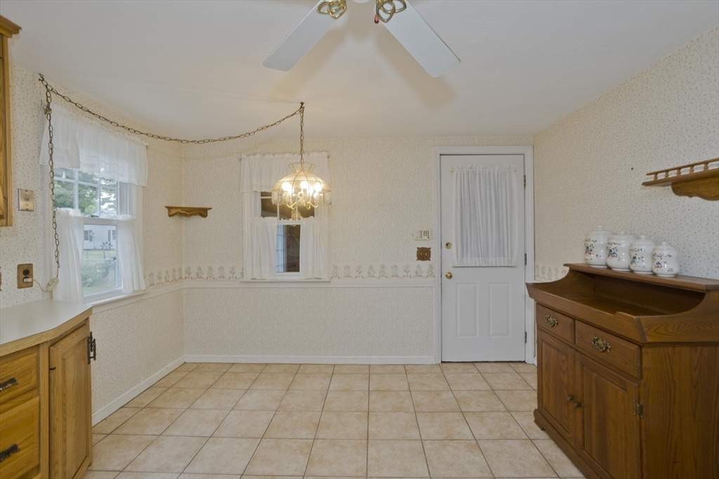 54 Mohawk Drive Springfield, MA 01129 - Photo 8 of 35