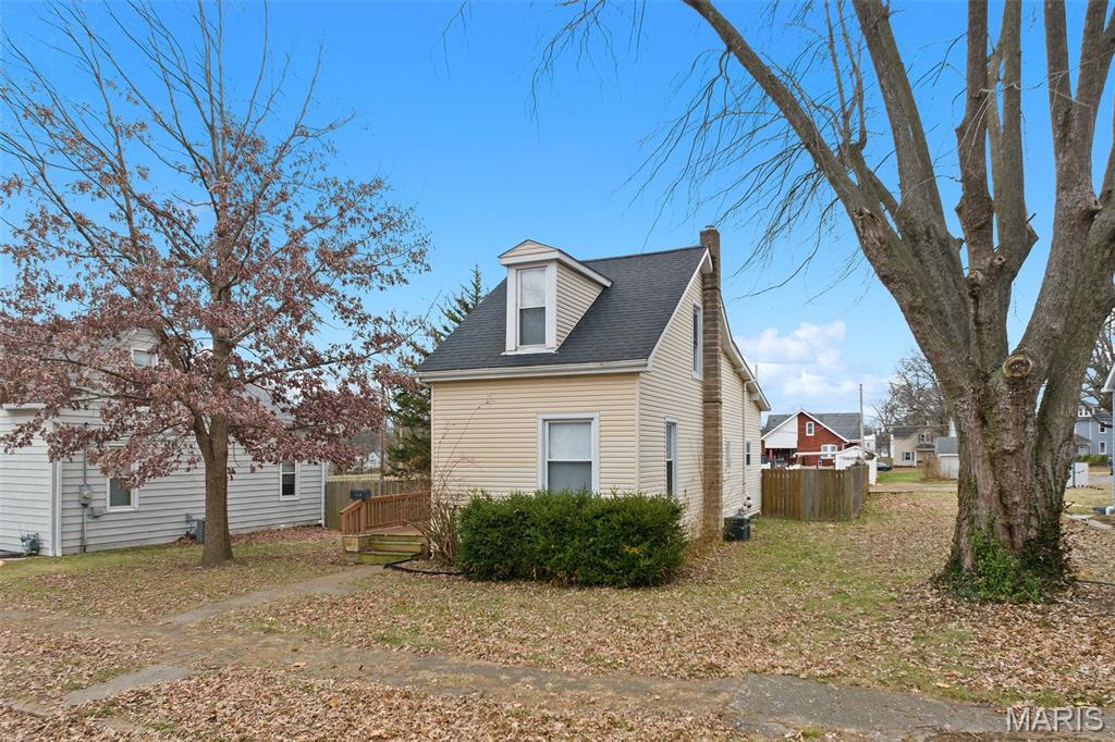 1114 Lasalle Street Belleville, IL 62221 - Photo 2 of 33