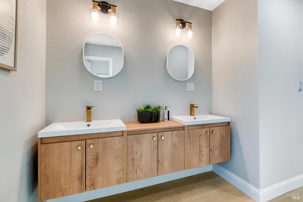 $425,000 | 15 Meadowview Drive, Novato, CA 94949