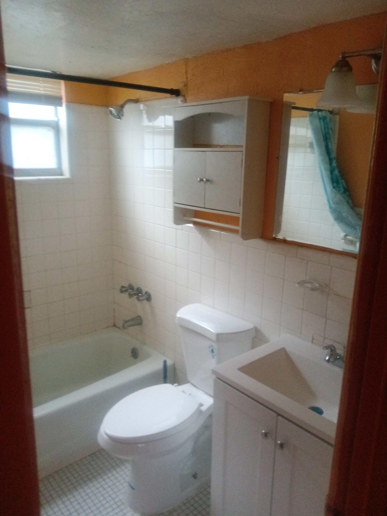 429 North Cocoanut Road, Unit 5 Pahokee, FL 33476 - Photo 8 of 8 Bathroom