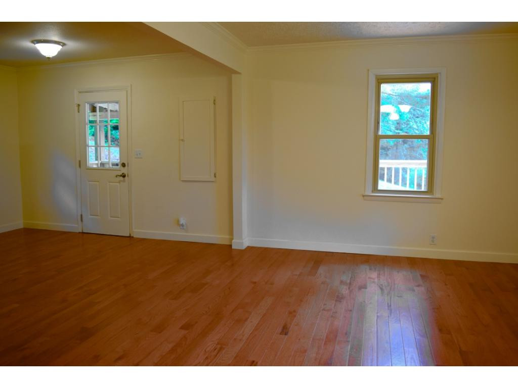 252 Watson Road Bristol, TN 37620 - Photo 11 of 25 Spacious DiningLiving Room