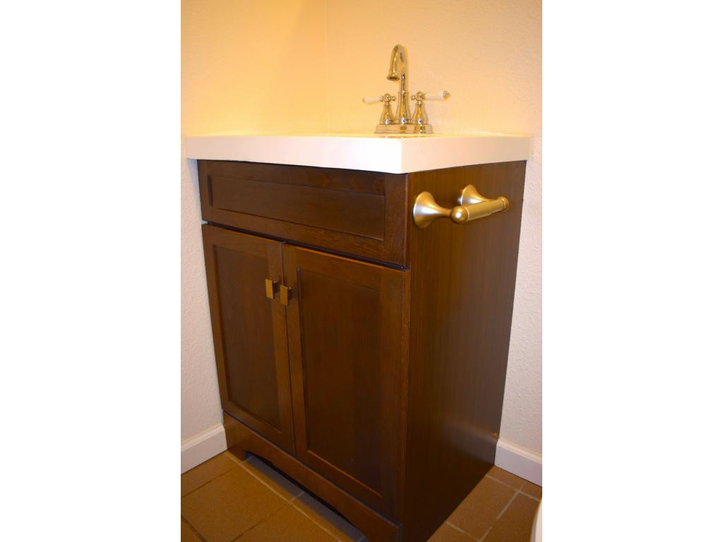 252 Watson Road Bristol, TN 37620 - Photo 14 of 25 New Vanity