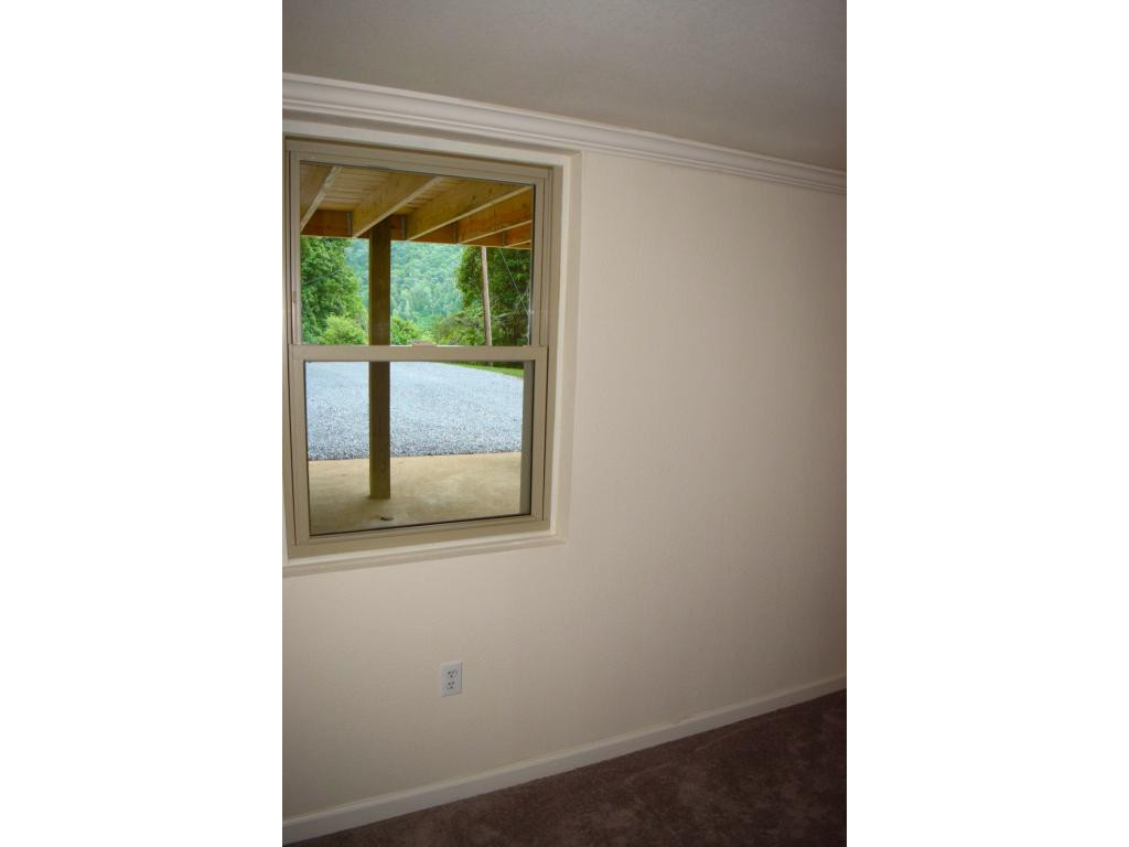 252 Watson Road Bristol, TN 37620 - Photo 22 of 25 Possible 4th Bedroom