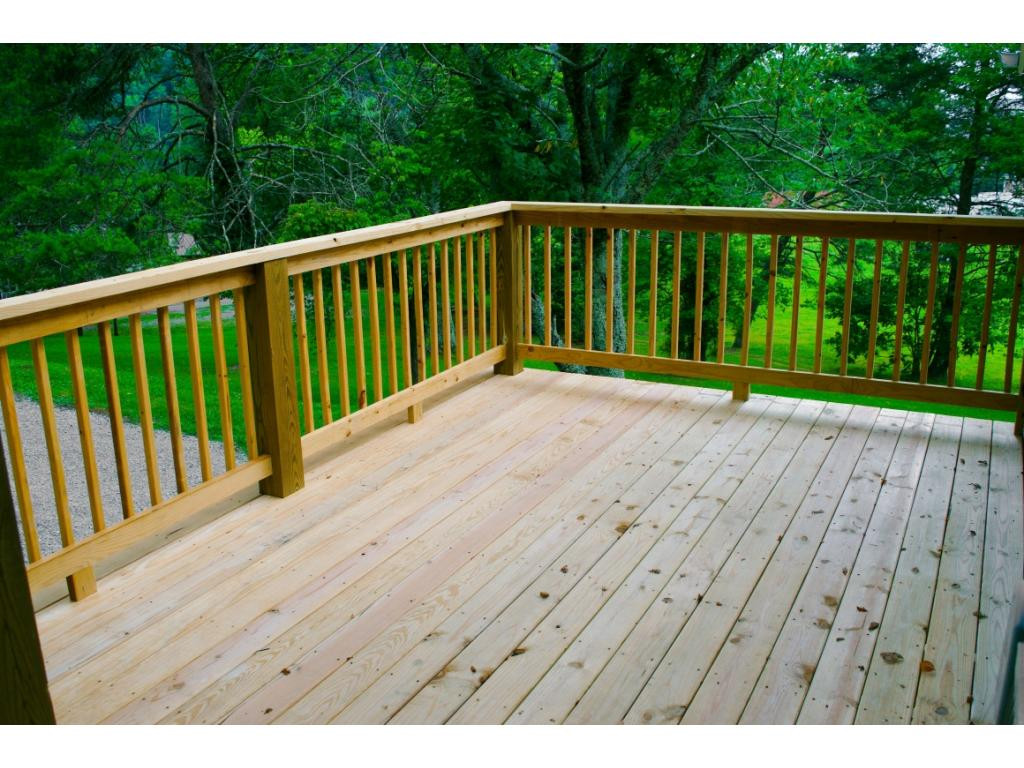 252 Watson Road Bristol, TN 37620 - Photo 3 of 25 New Deck