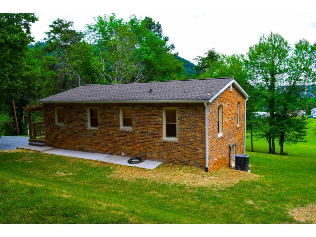 252 Watson Road Bristol, TN 37620 - Photo 5 of 25 New Roof