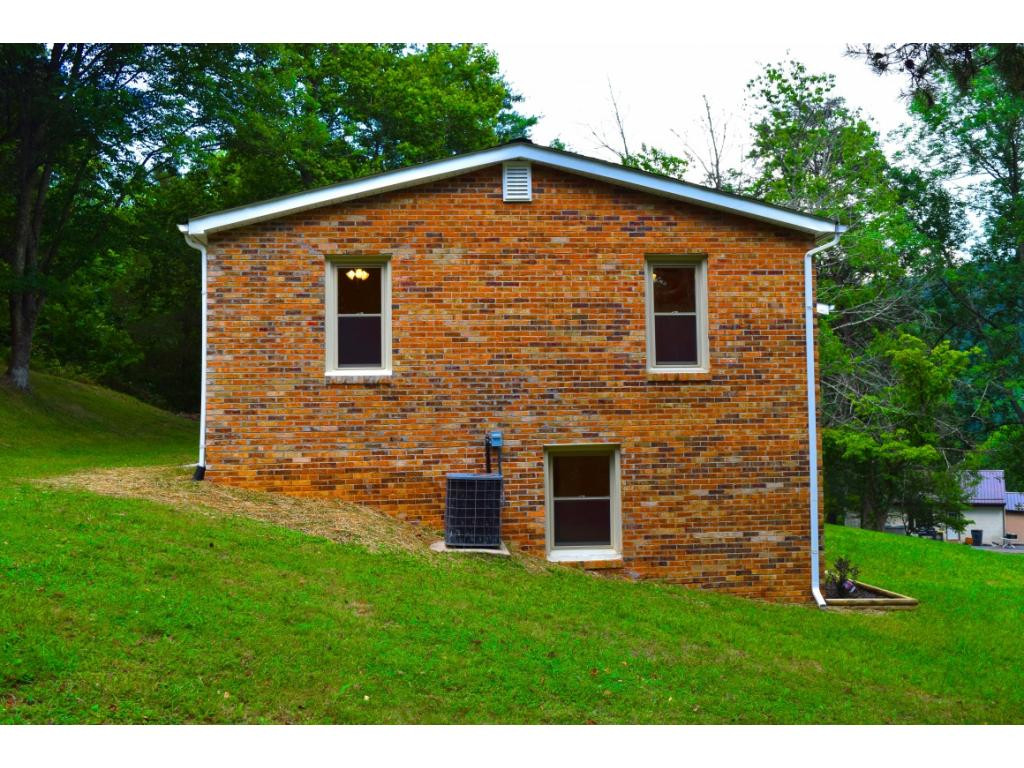 252 Watson Road Bristol, TN 37620 - Photo 6 of 25 Secluded