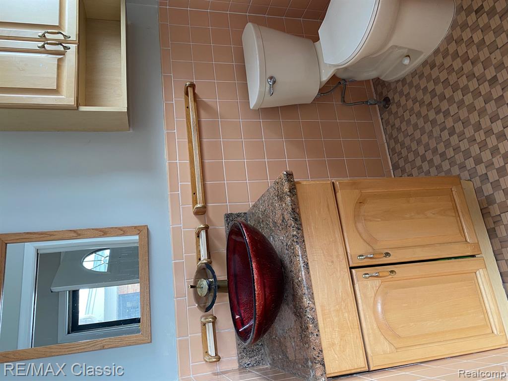 112 East Hickory Grove Road Bloomfield Hills, MI 48304 - Photo 5 of 19