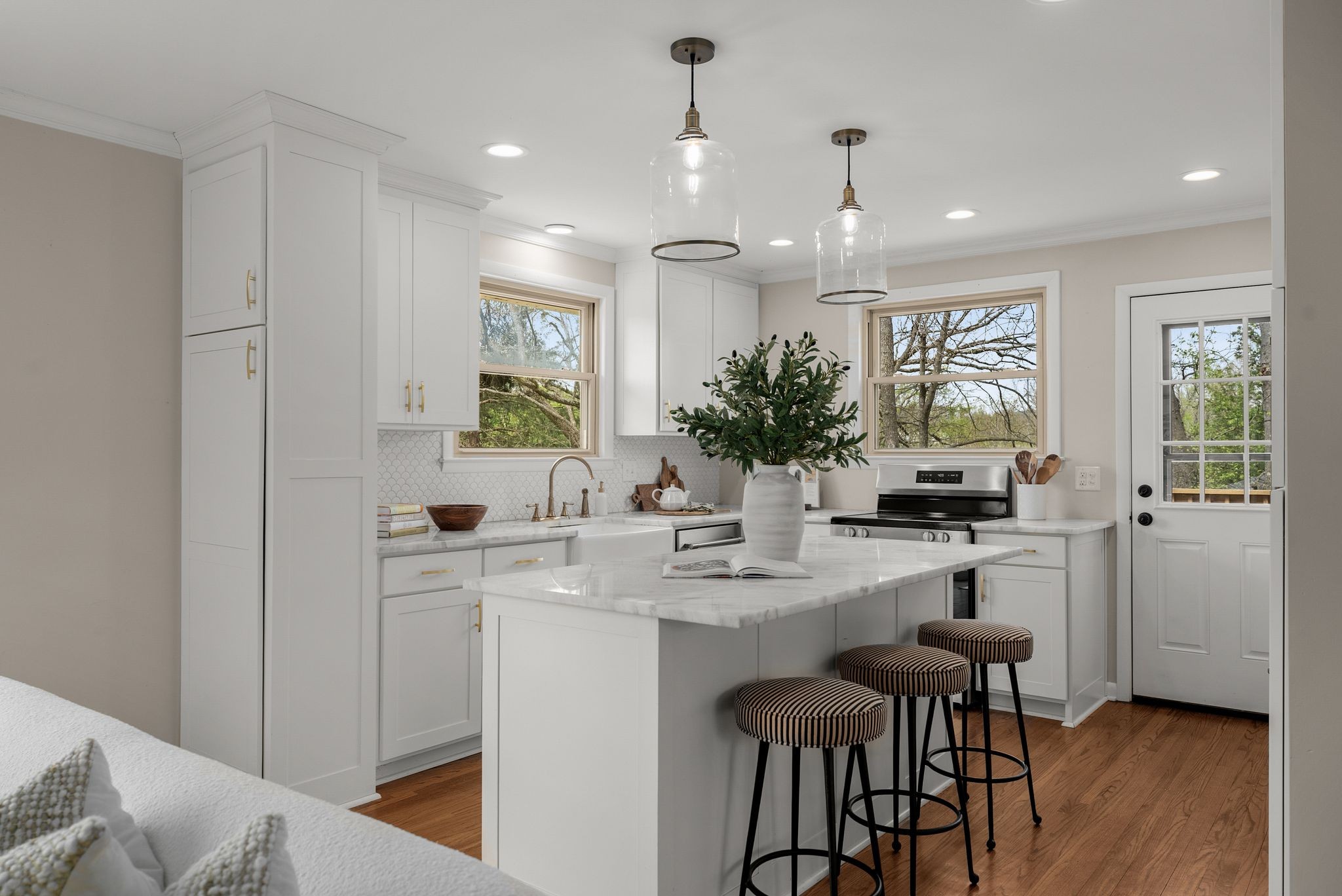 1217 A Davidson Road Nashville, TN 37205 - Photo 13 of 29 a kitchen with sink and refrigerator