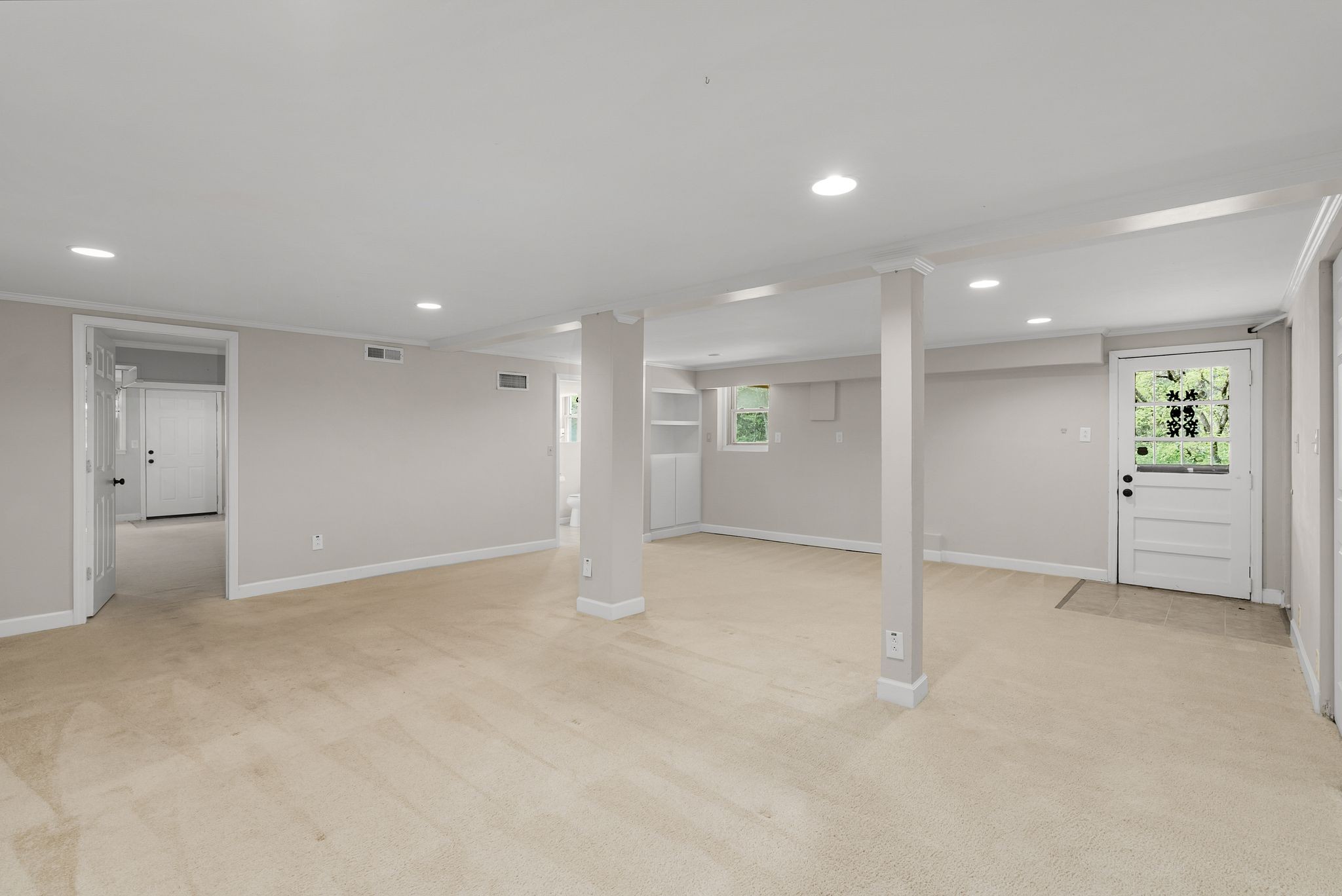 1217 A Davidson Road Nashville, TN 37205 - Photo 18 of 29 an empty room with a natural light
