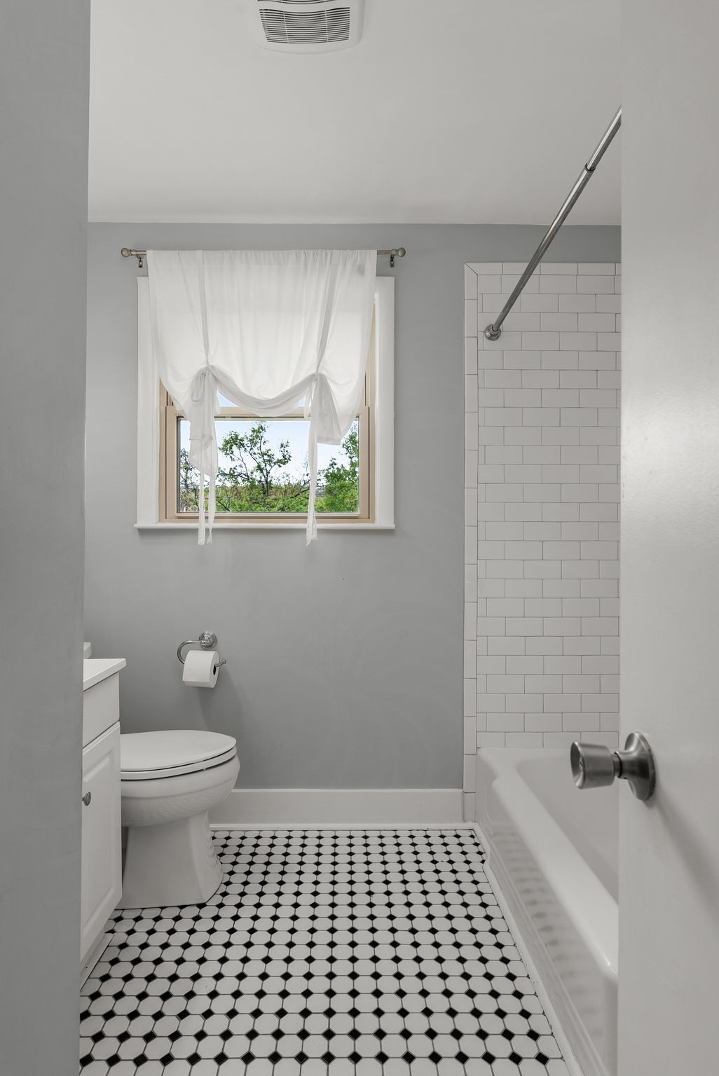 1217 A Davidson Road Nashville, TN 37205 - Photo 25 of 29 a bathroom with a sink a toilet and a shower