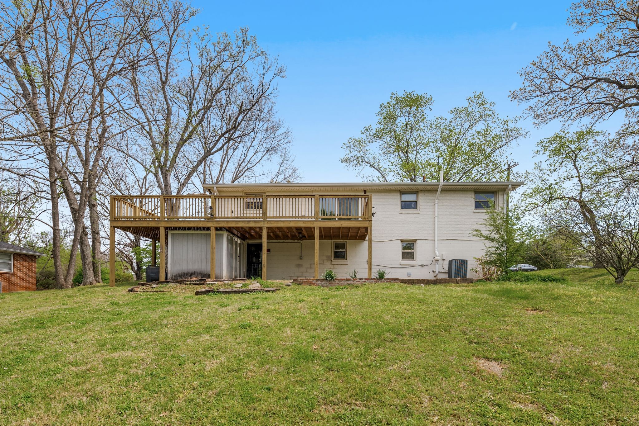 1217 A Davidson Road Nashville, TN 37205 - Photo 29 of 29 front view of a house with a yard