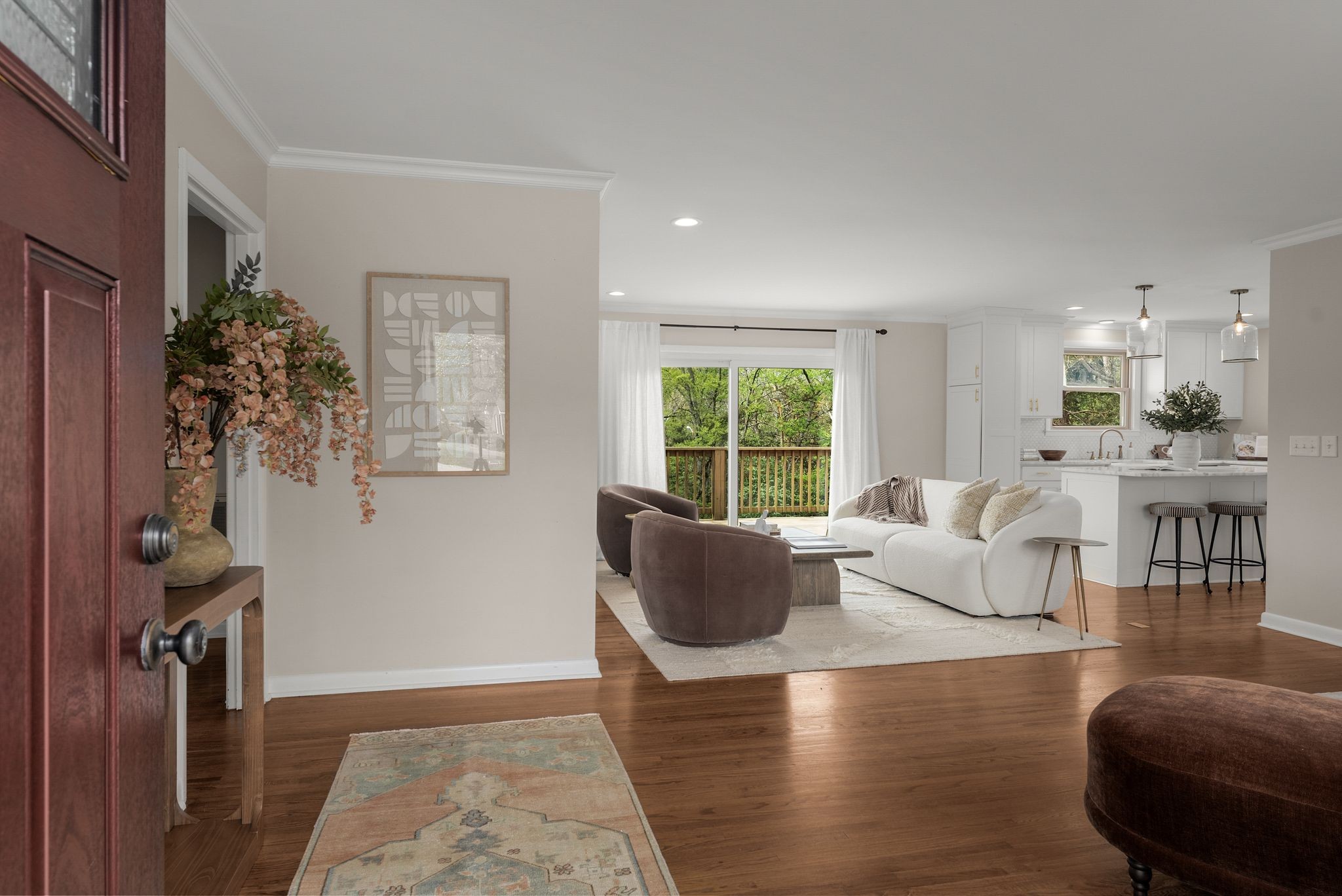 1217 A Davidson Road Nashville, TN 37205 - Photo 3 of 29 a living room with furniture and a large window